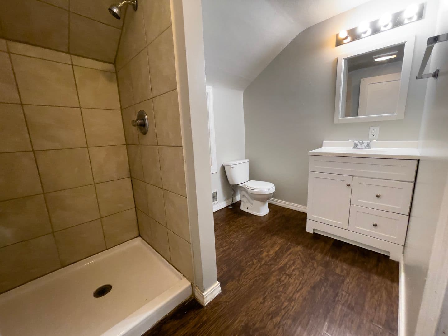 1408 N Mann Ave (88 Degree, LLC) 22 of 33