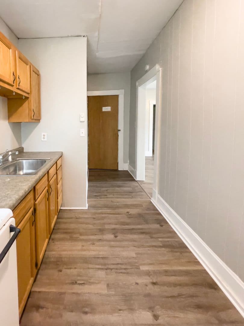 216 N McKinley Ave (88 Degree, LLC) 3 of 15