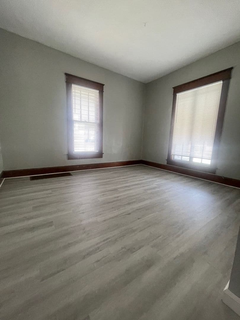 2105 W Jackson St (Cardinal Rentals, LLC) 8 of 11