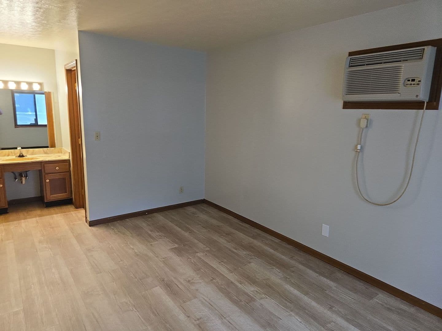Lynnwood Apartments (DEED Holdings-Woodburn, LLC) 5 of 13
