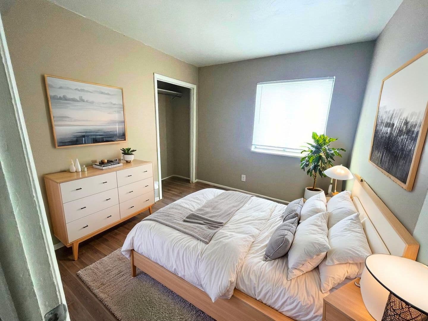 Immediate Move-In! Spacious 2-Bedroom Apartments Near Downtown 31 of 32