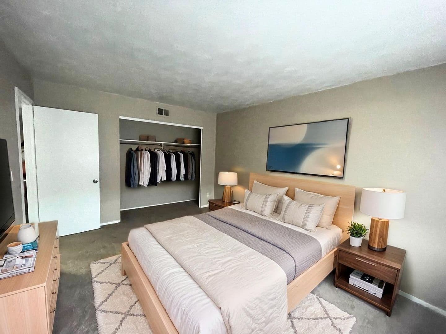 Immediate Move-In! Spacious 2-Bedroom Apartments Near Downtown 8 of 32
