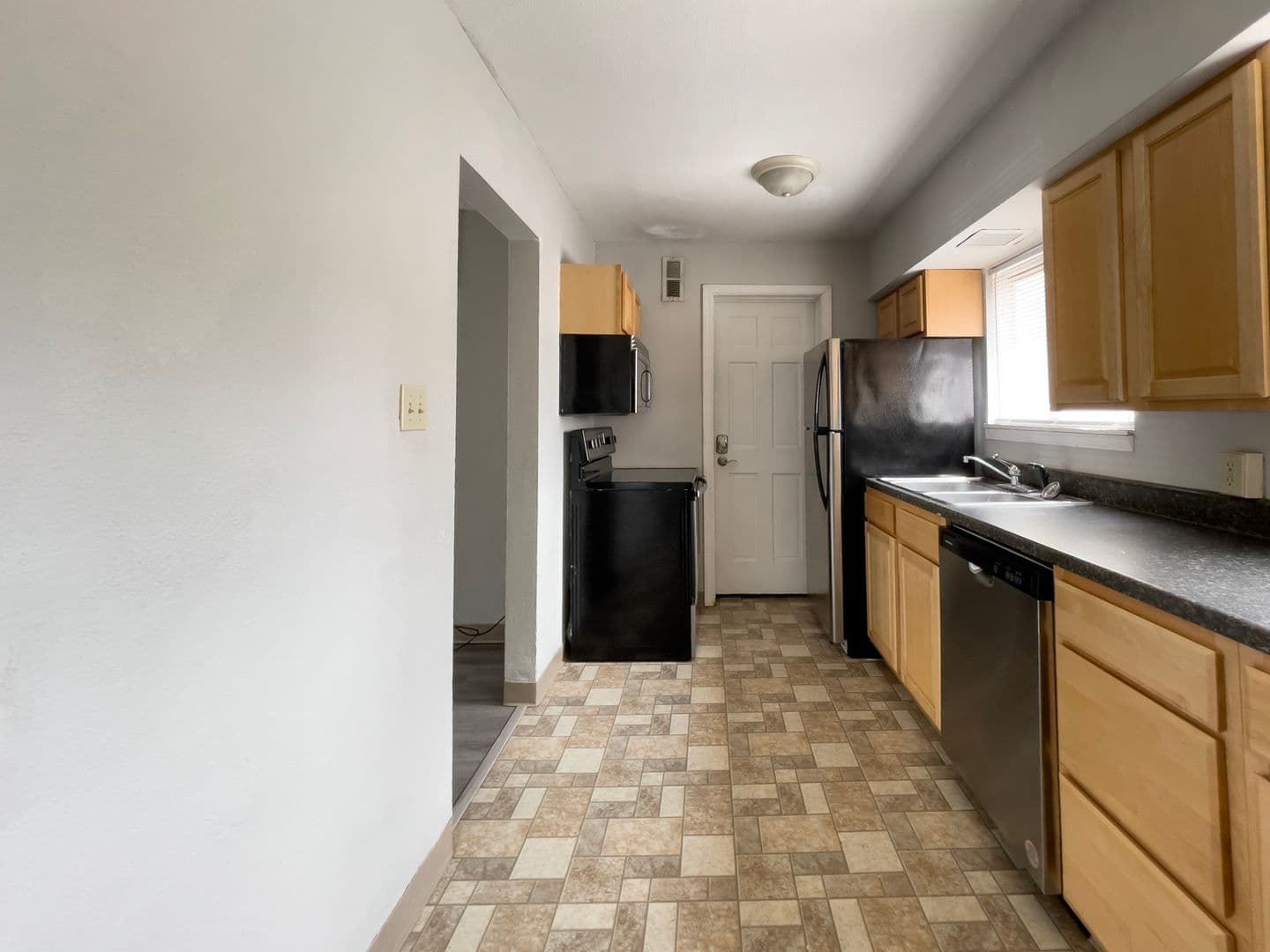 District on Gilbert, close to Campus, updated flooring. 4 of 13