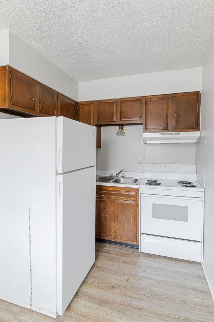 University Apartments (DECKED HOLDINGS - Muncie, LLC) 6 of 10