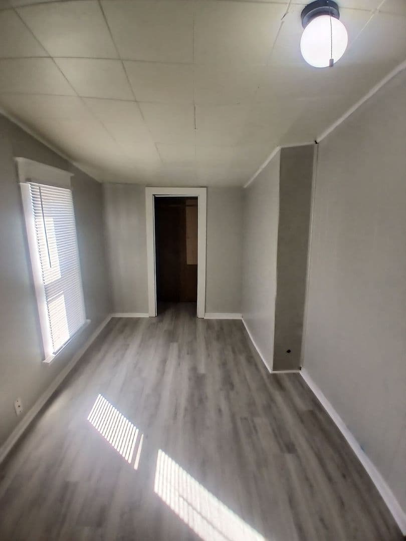 Cozy 3 Bedroom Upstairs Apartment- Available Now! W+D Hookup! Pet Friendly! 6 of 7