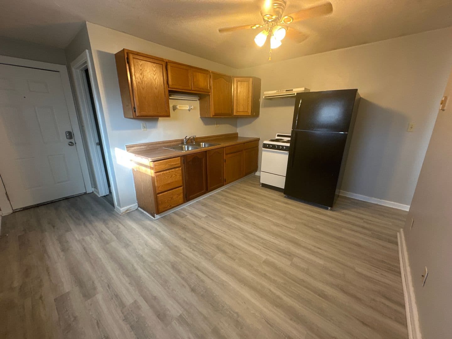 District on Calvert (Calvert Court LLC) 1 of 5