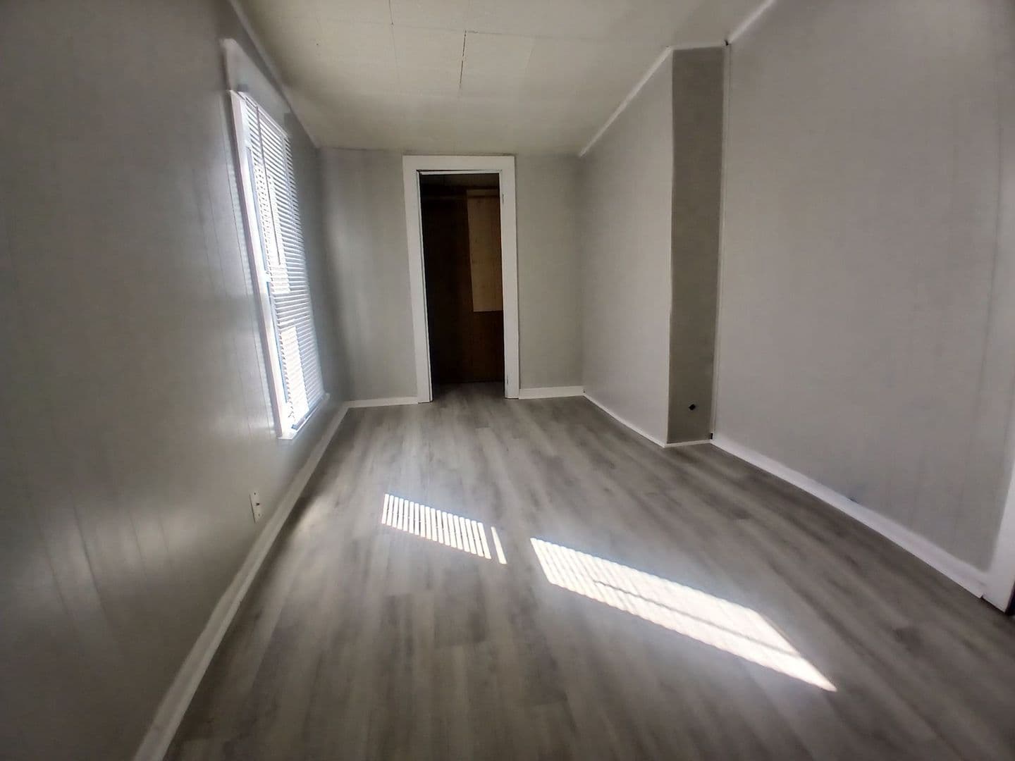 Cozy 3 Bedroom Upstairs Apartment- Available Now! W+D Hookup! Pet Friendly! 5 of 7