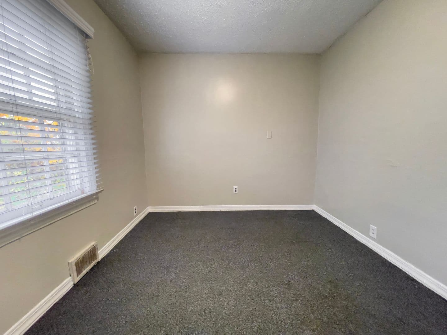 1408 N Mann Ave (88 Degree, LLC) 17 of 33