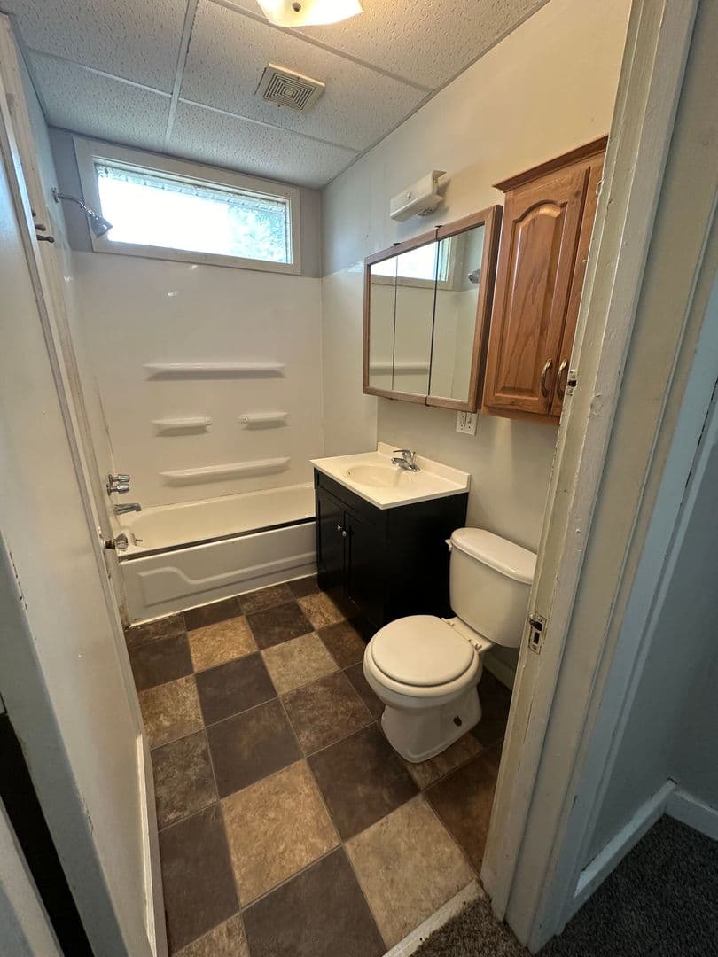 1122 W. Rex St. (Cardinal Rentals, LLC) 6 of 13