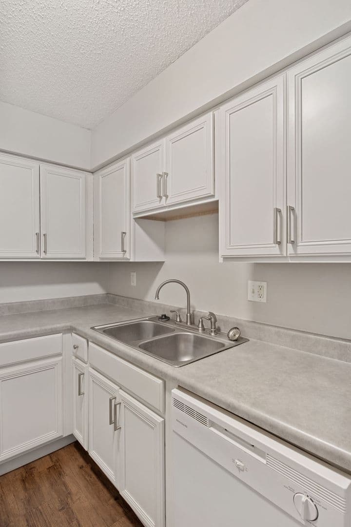 River Edge Apartments (Wilson Proper LLC) 5 of 9