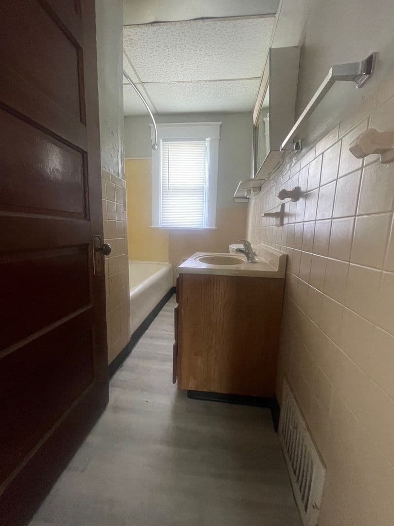 2105 W Jackson St (Cardinal Rentals, LLC) 3 of 11