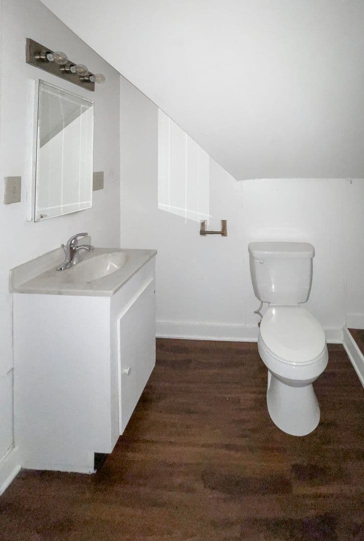 815 &amp; 817 W University Ave (Cardinal Rentals, LLC) 8 of 14