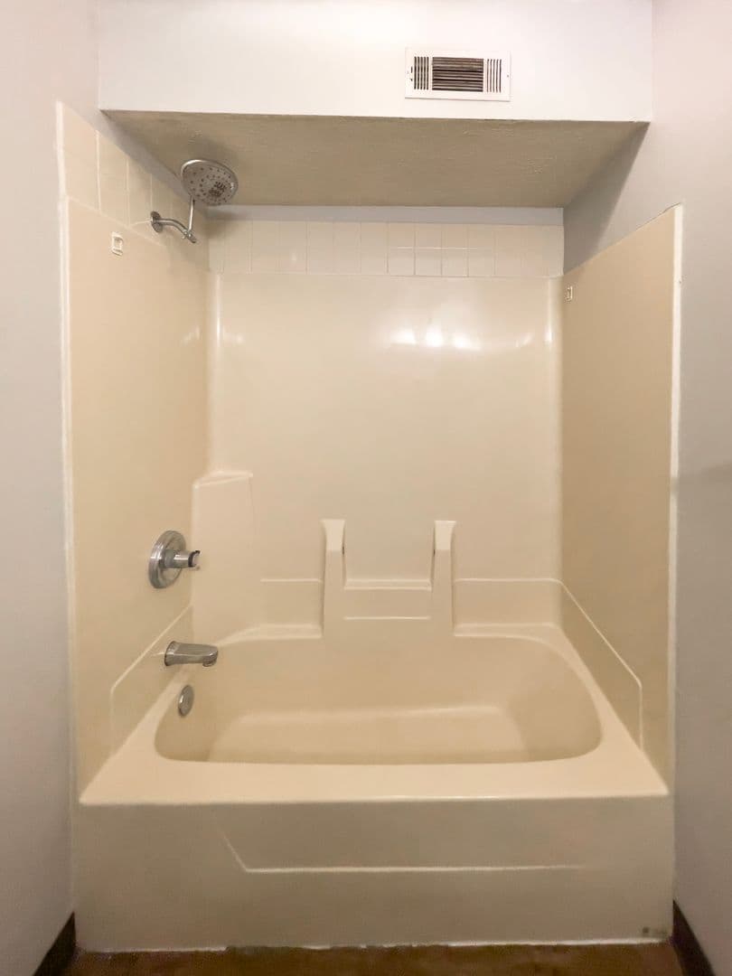 Riverwood Apartments (MH Muncie, LLC) 14 of 16