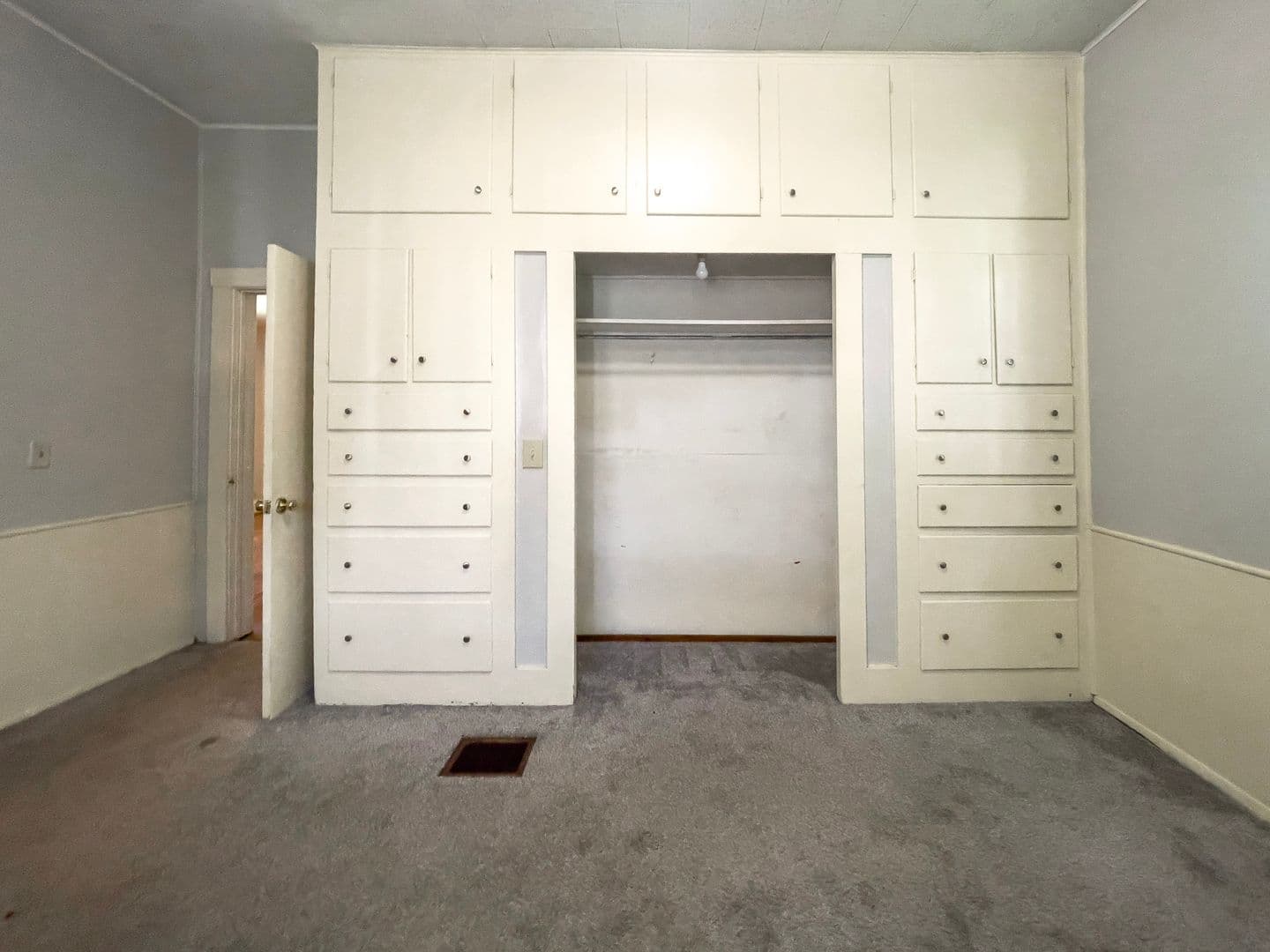 815 &amp; 817 W University Ave (Cardinal Rentals, LLC) 14 of 35