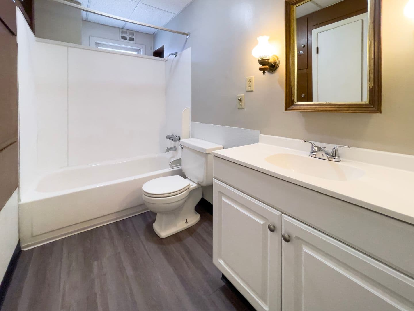 Studio Apartment Near Ball State's Campus & The Village! 11 of 17