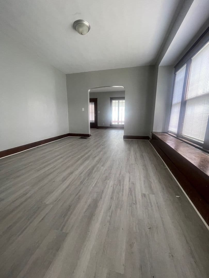 2105 W Jackson St (Cardinal Rentals, LLC) 7 of 11