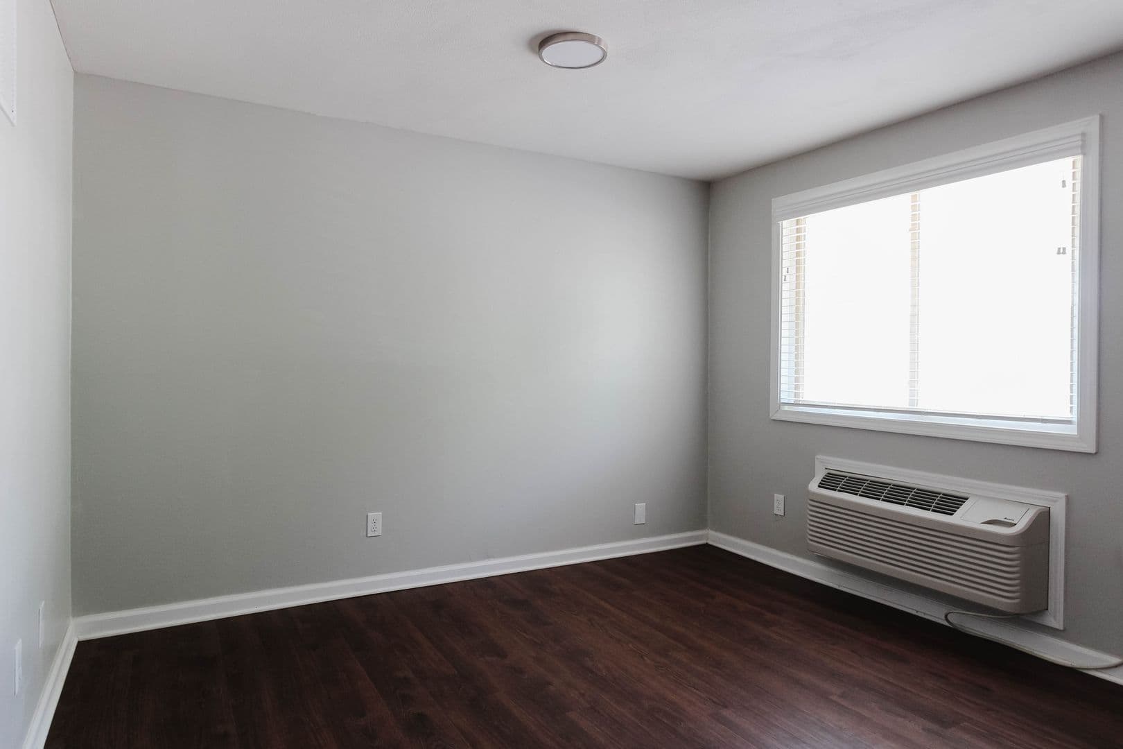 Cole Street Apartments (WC Muncie, LLC) 2 of 9