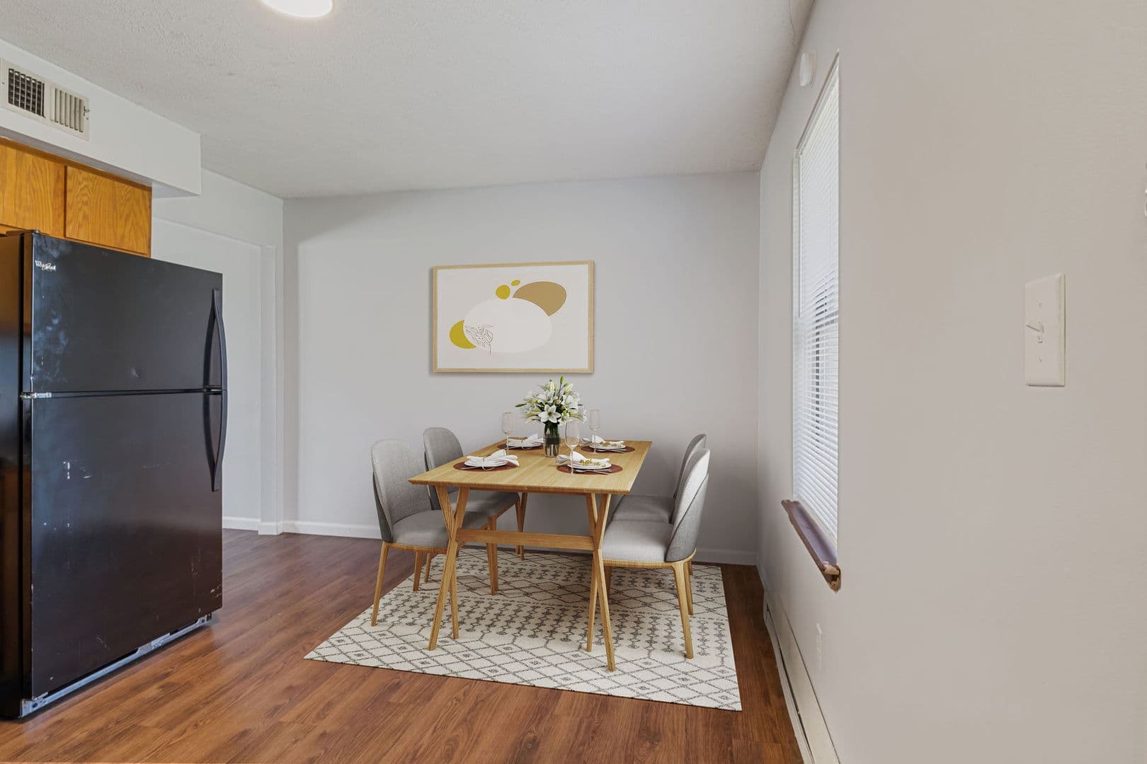 East Memorial Apts - 2 Bedroom 1.5 Bathroom Townhomes with Washer & Dryer in Unit on the Cardinal Greenway! 2 of 8