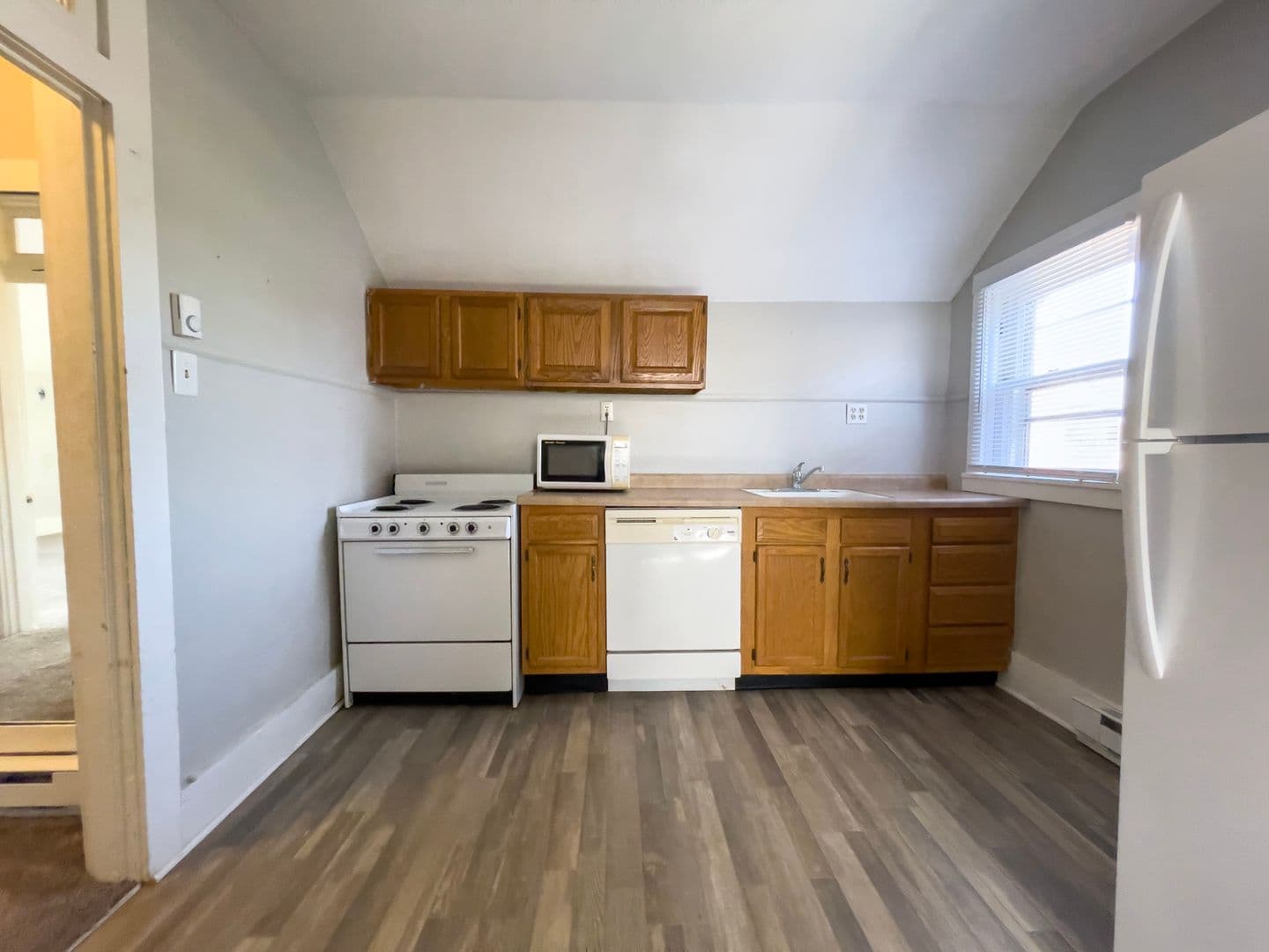 216 N McKinley Ave (88 Degree, LLC) 2 of 17