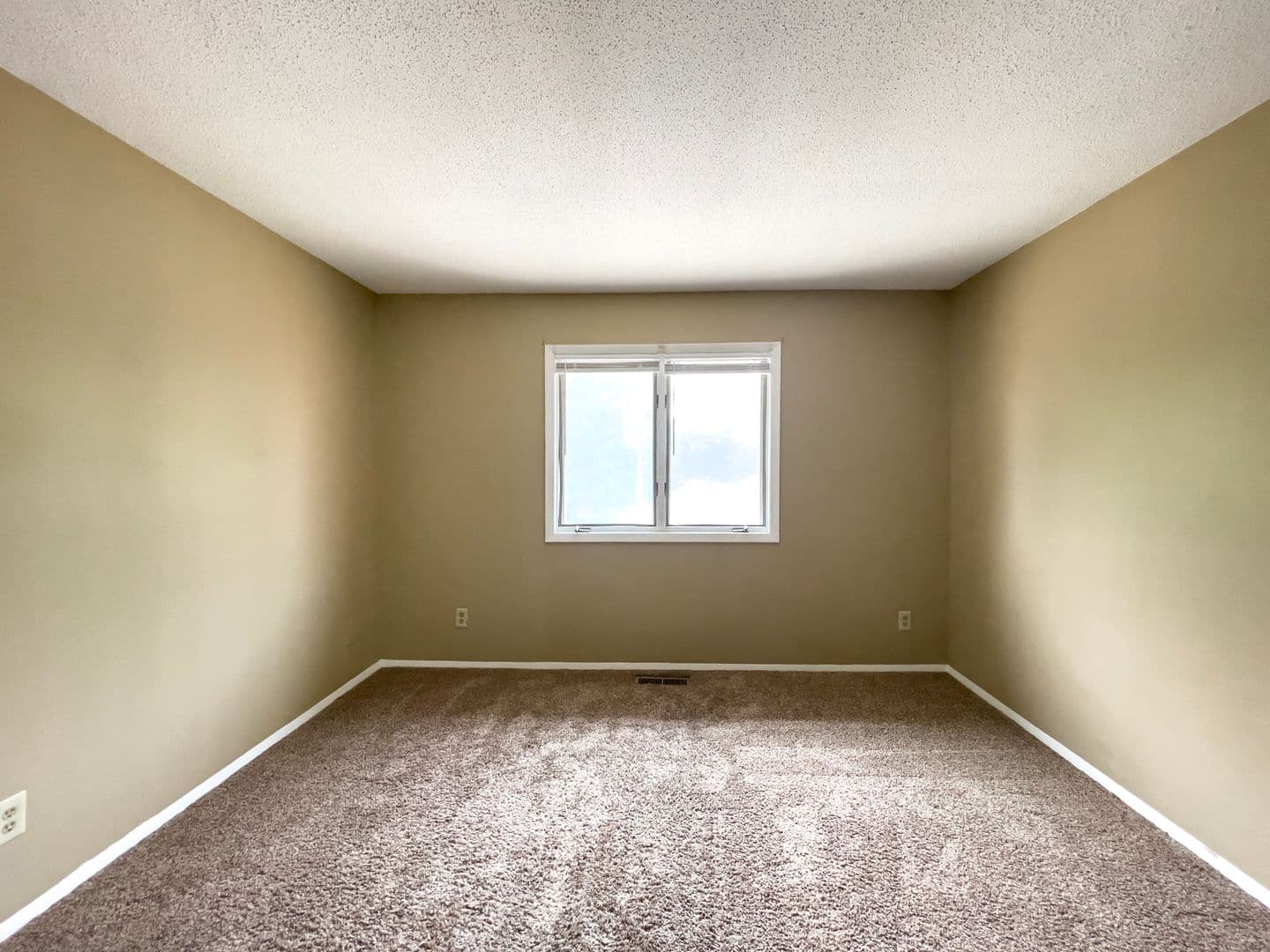 District on Linden - Spacious Units with Private Balconies on the Blue Loop 8 of 15
