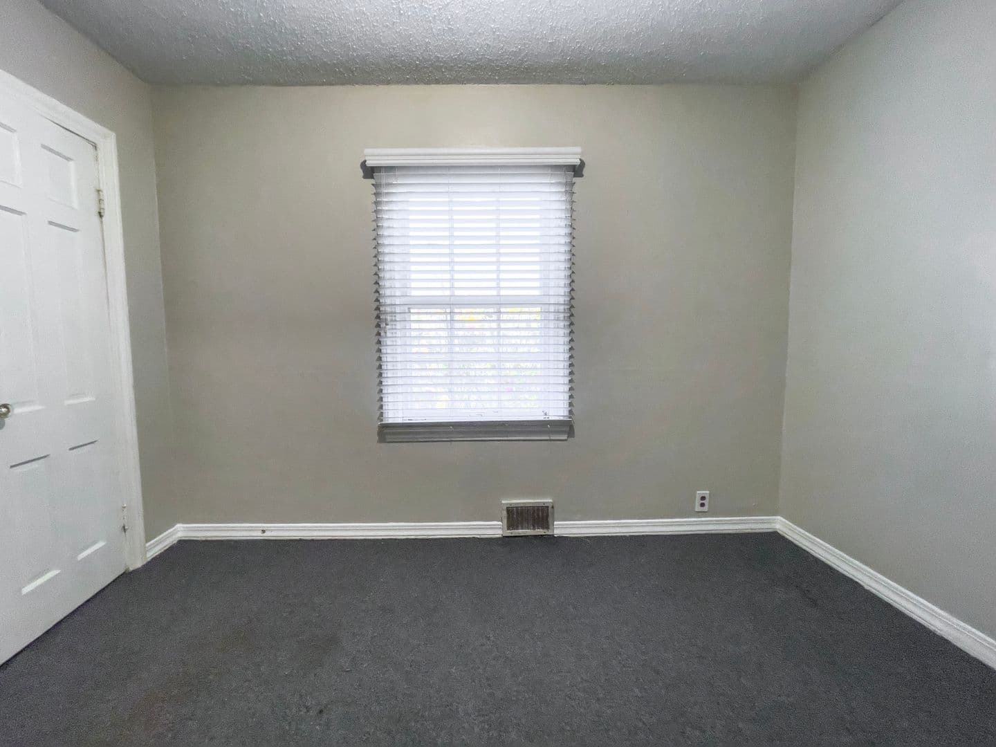 1408 N Mann Ave (88 Degree, LLC) 18 of 33