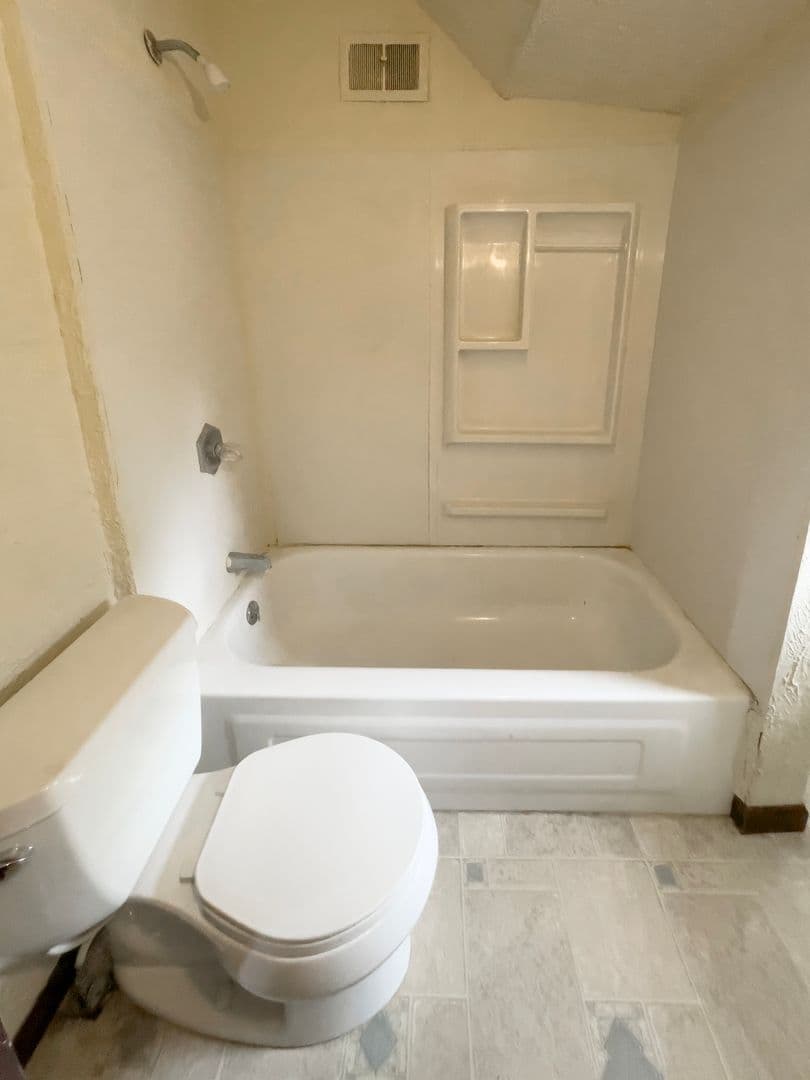 824 &amp; 826 W Ashland Ave (Cardinal Rentals, LLC) 2 of 27