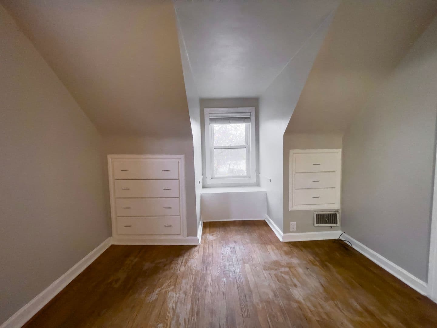 1408 N Mann Ave (88 Degree, LLC) 3 of 33