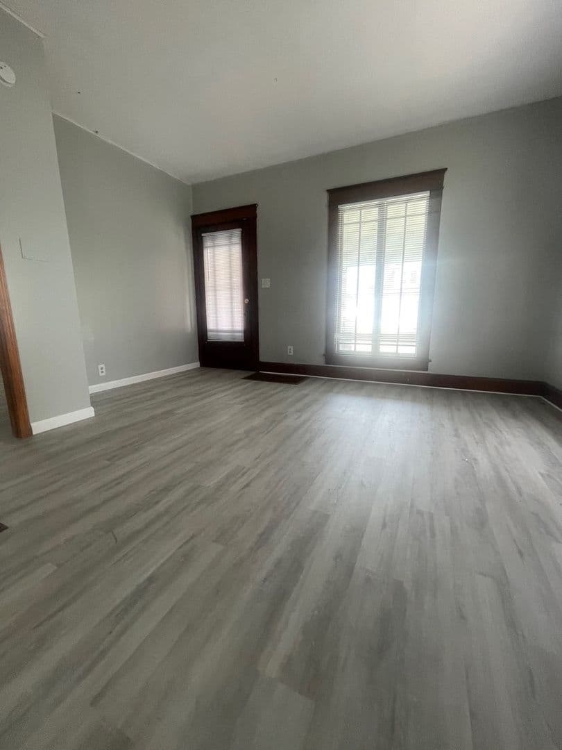 2105 W Jackson St (Cardinal Rentals, LLC) 4 of 11