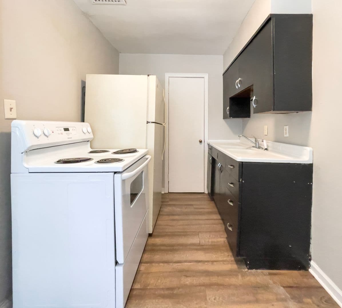Cozy 1 bedroom, Close to Campus 2 of 12