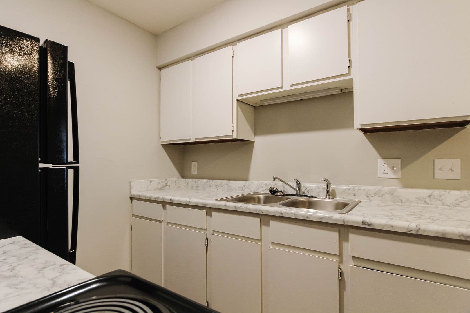 Fully Renovated 2 Bedroom Apartments! Pet Friendly! On-Site Laundry 3 of 8