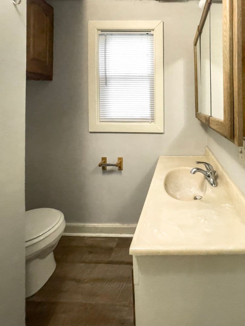 815 &amp; 817 W University Ave (Cardinal Rentals, LLC) 25 of 35