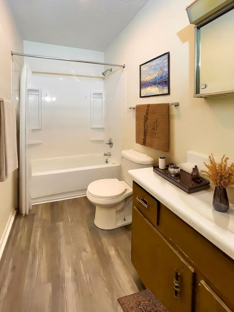 Spacious Ground Floor 2 Bed with Screened Porch! 36 of 38