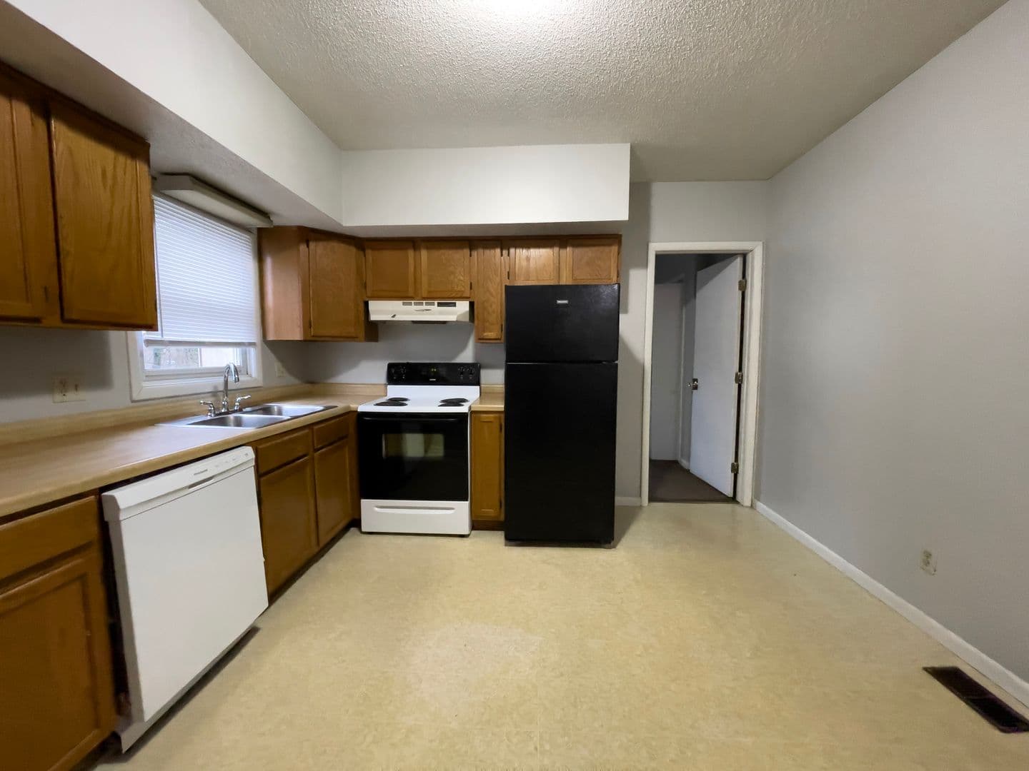 1409 &amp; 1409 1/2 W Jackson St(Cardinal Rentals,LLC) 2 of 21