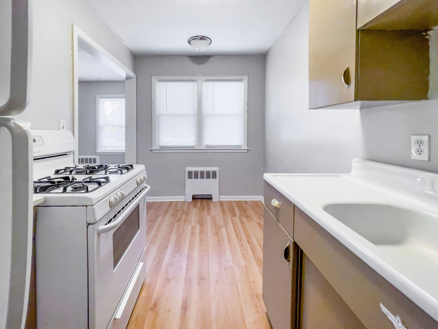 Cozy 1 bedroom, Close to Campus 2 of 10