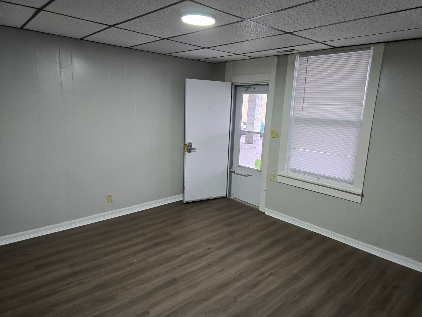 1519 E Washington St: Cozy Studio Style Apartment on Historic Washington Street! Washer Dryer hookups! 2 of 7
