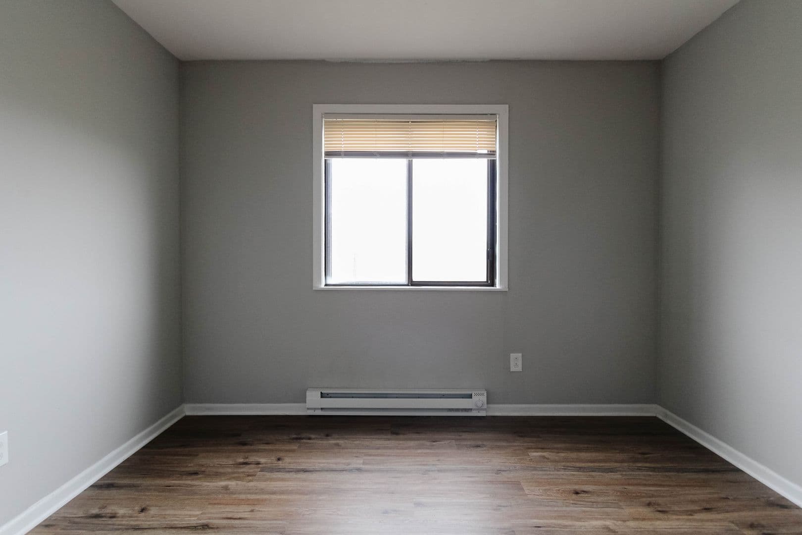 Fully Renovated 2 Bedroom Apartments! Pet Friendly! On-Site Laundry! 11 of 17