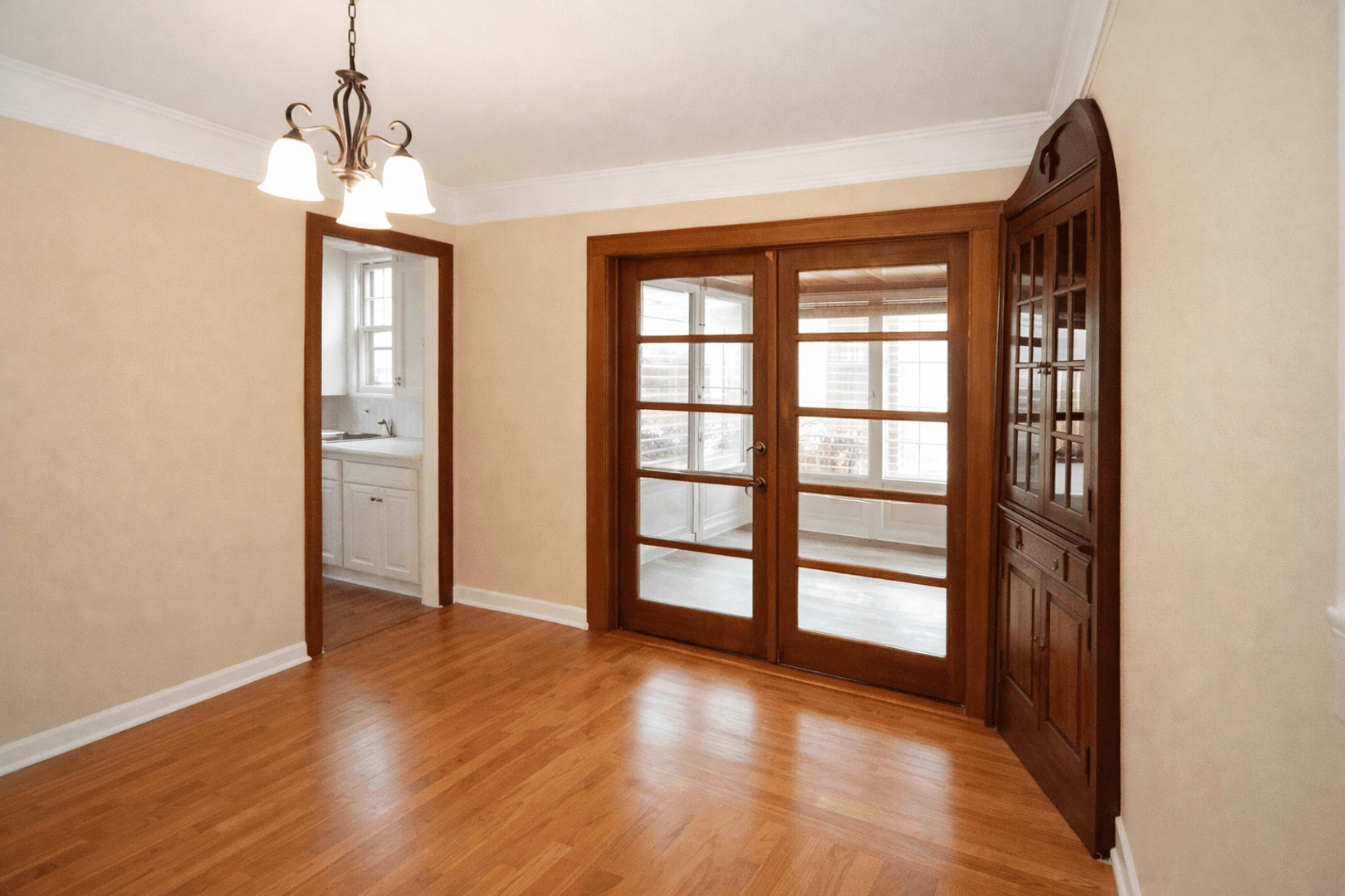 813 University Ave SE 1 of 29