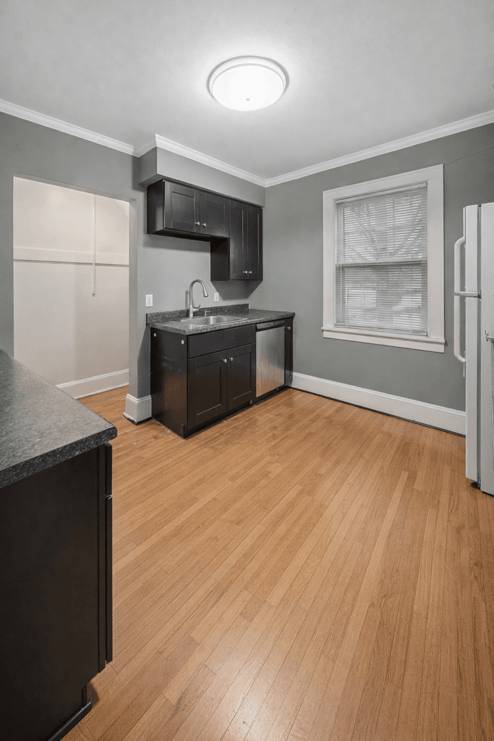 811 Snelling Ave N 6 of 16