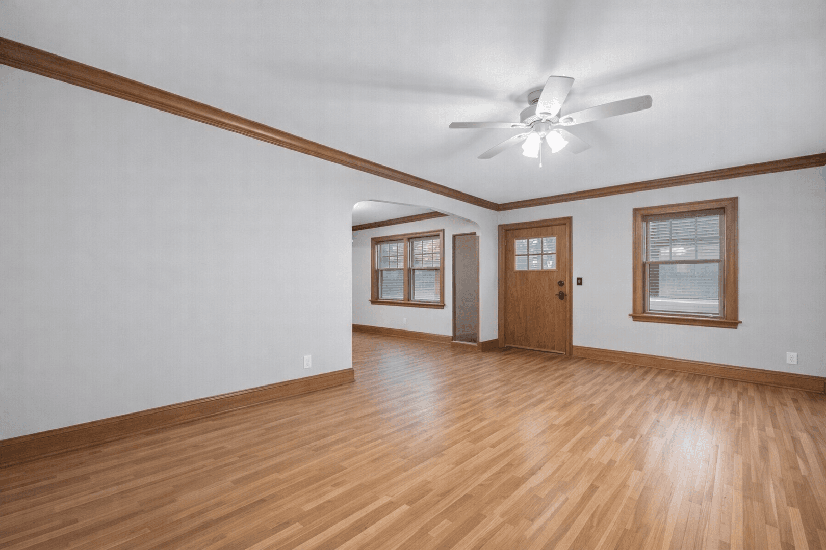 811 Snelling Ave N 1 of 16