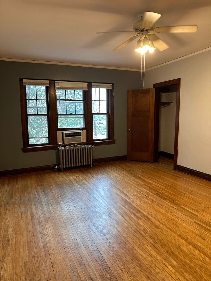 813 University Ave SE 9 of 14