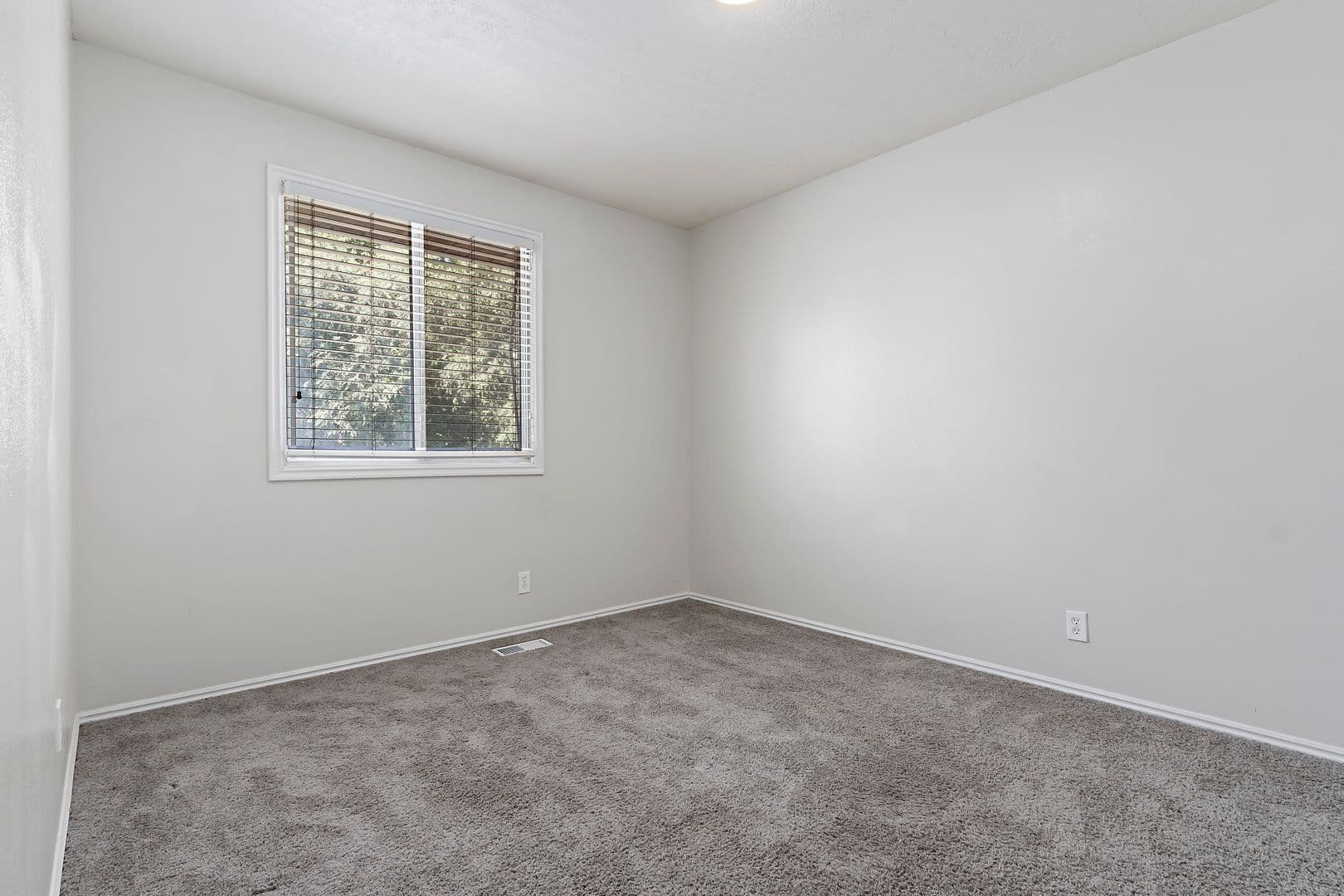 715 North 1050 West 18 of 24