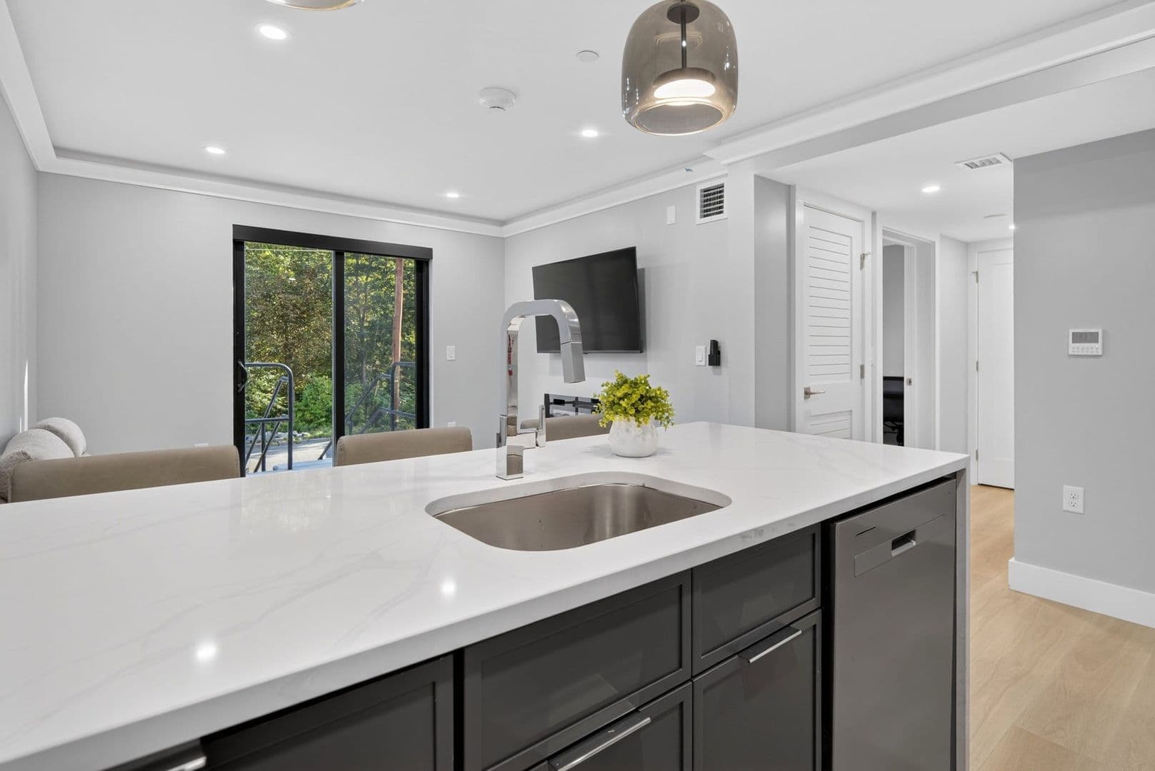 The Summit at 201 Oak Avenue 3 of 10