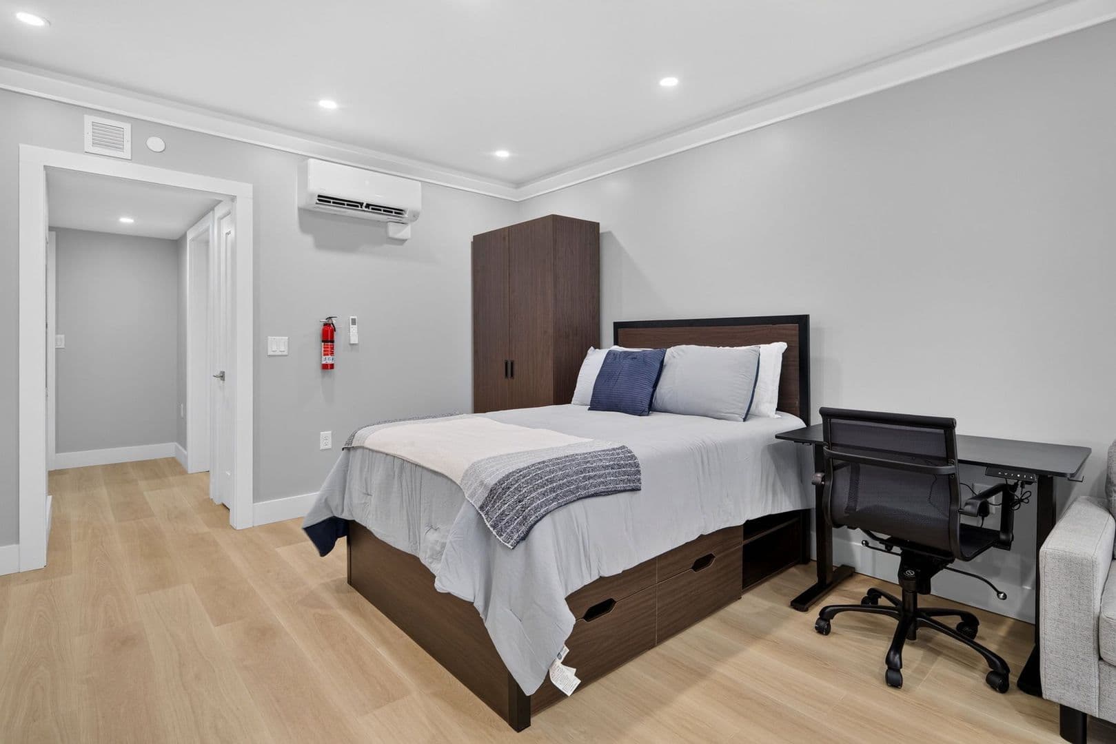 The Summit at 201 Oak Avenue 4 of 12