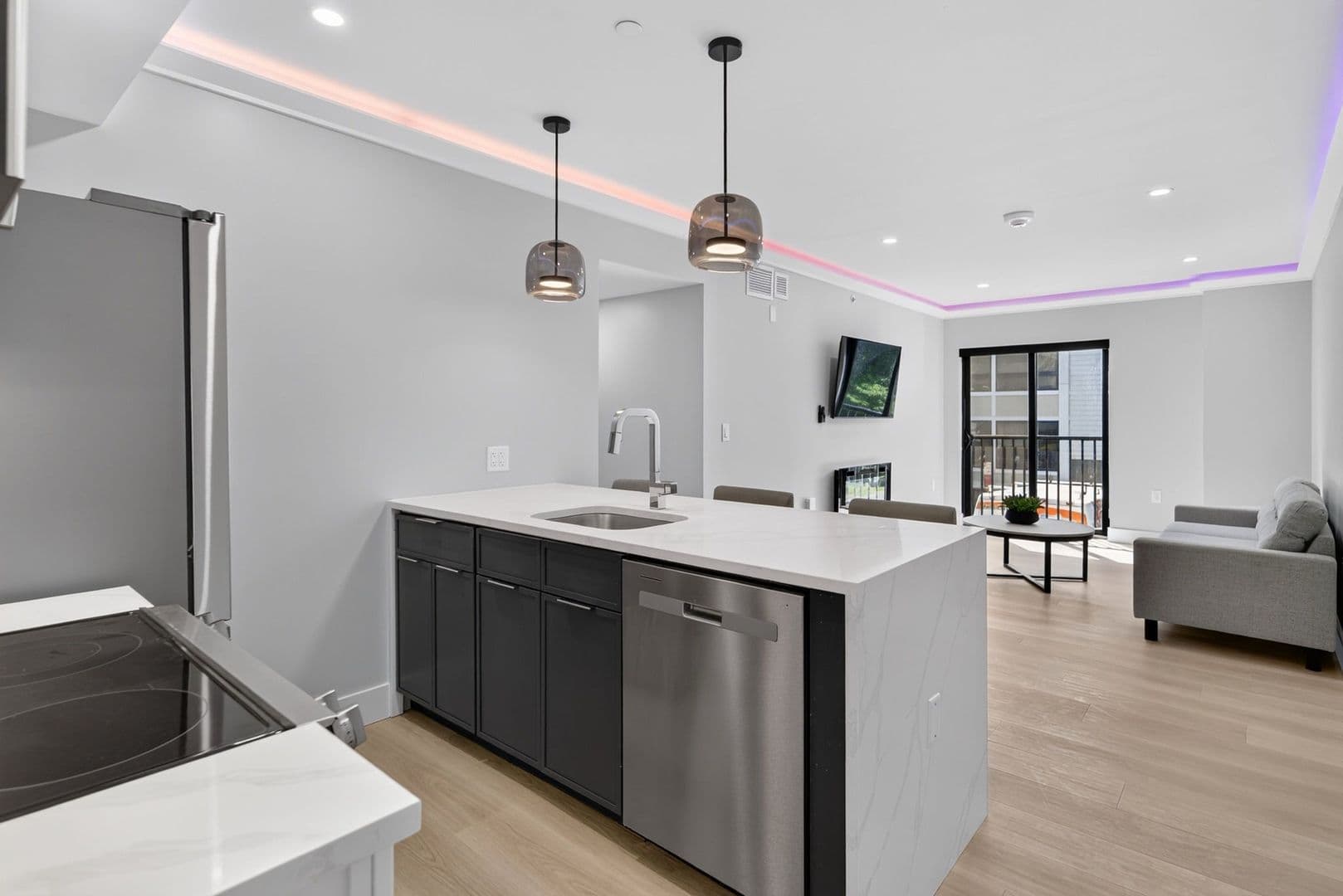 The Summit at 201 Oak Avenue 2 of 15