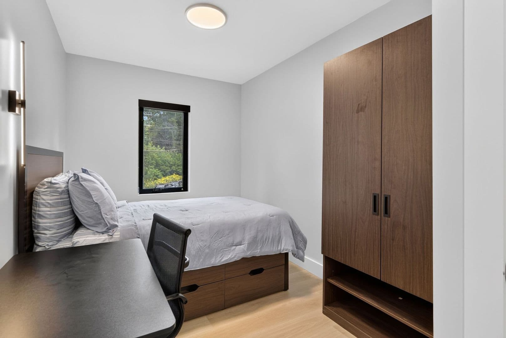 The Summit at 201 Oak Avenue 8 of 12