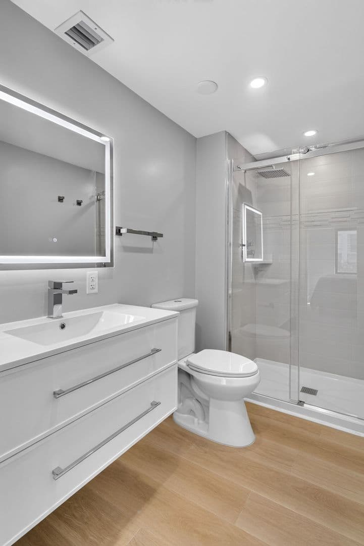 The Summit at 201 Oak Avenue 13 of 16