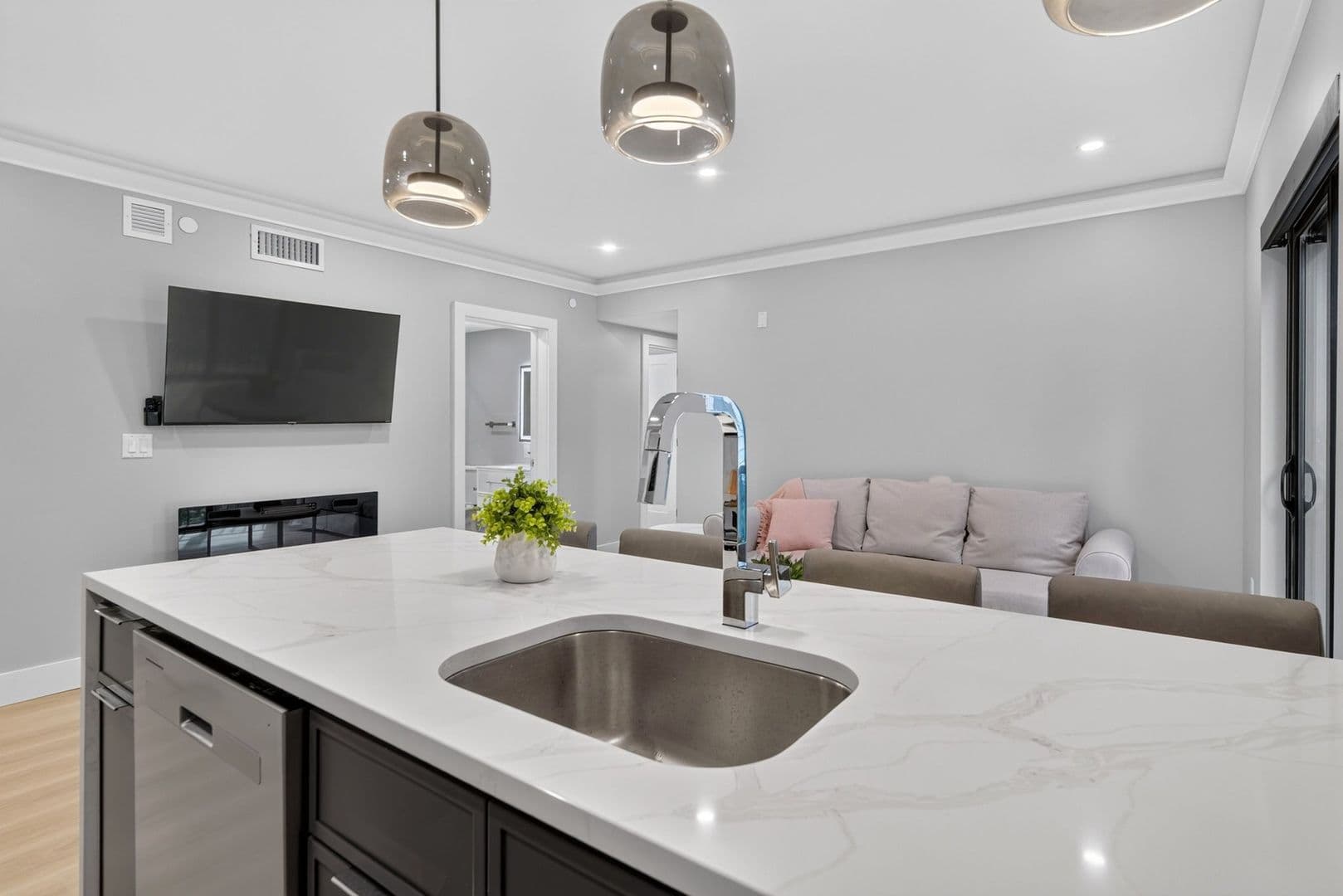 The Summit at 201 Oak Avenue 5 of 16