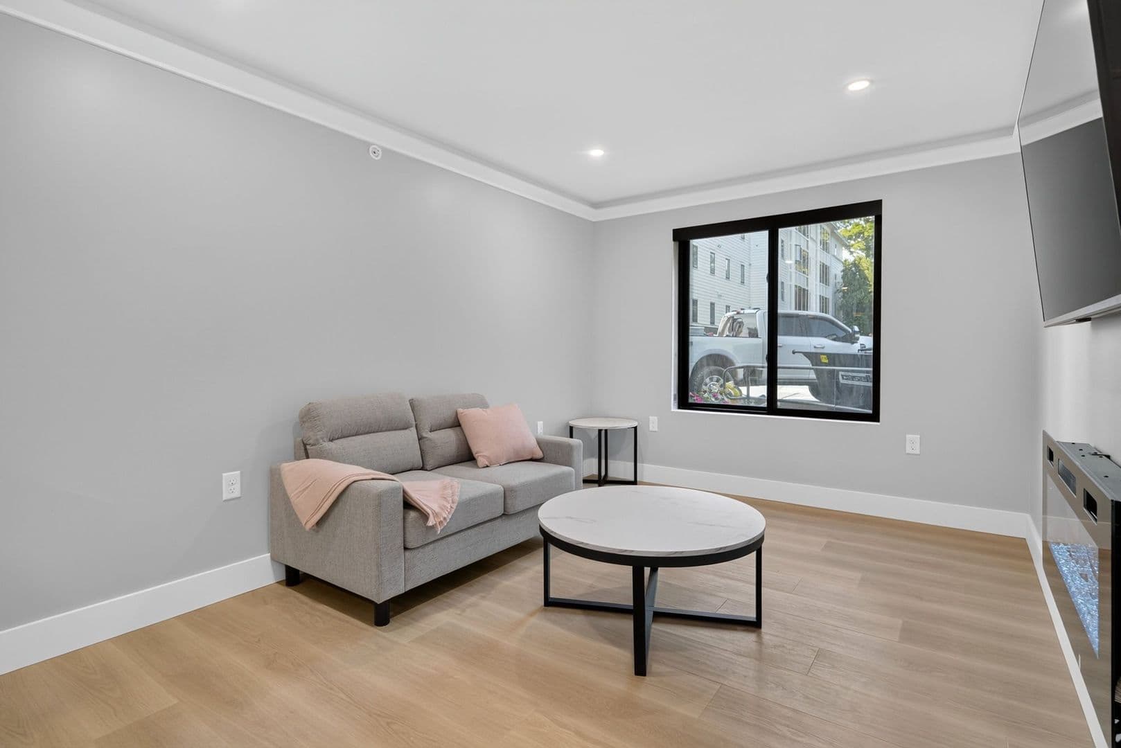 The Summit at 201 Oak Avenue 9 of 14