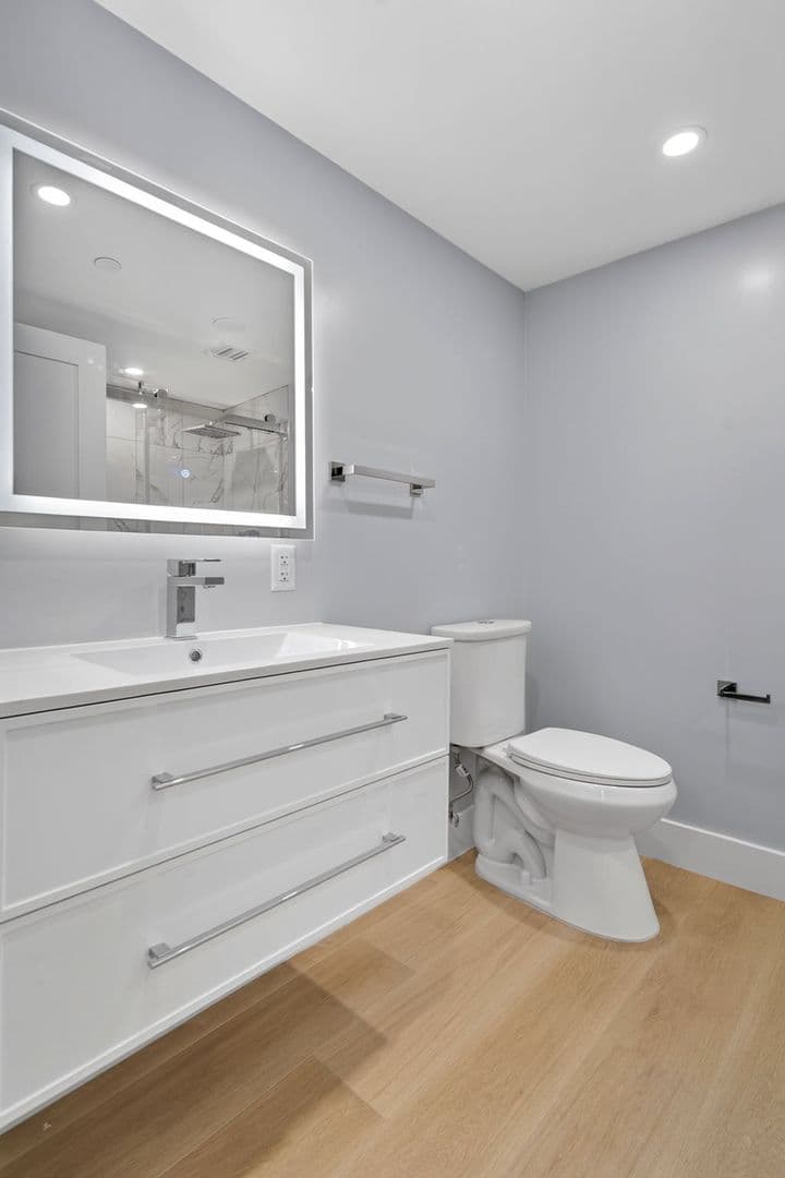 The Summit at 201 Oak Avenue 14 of 15