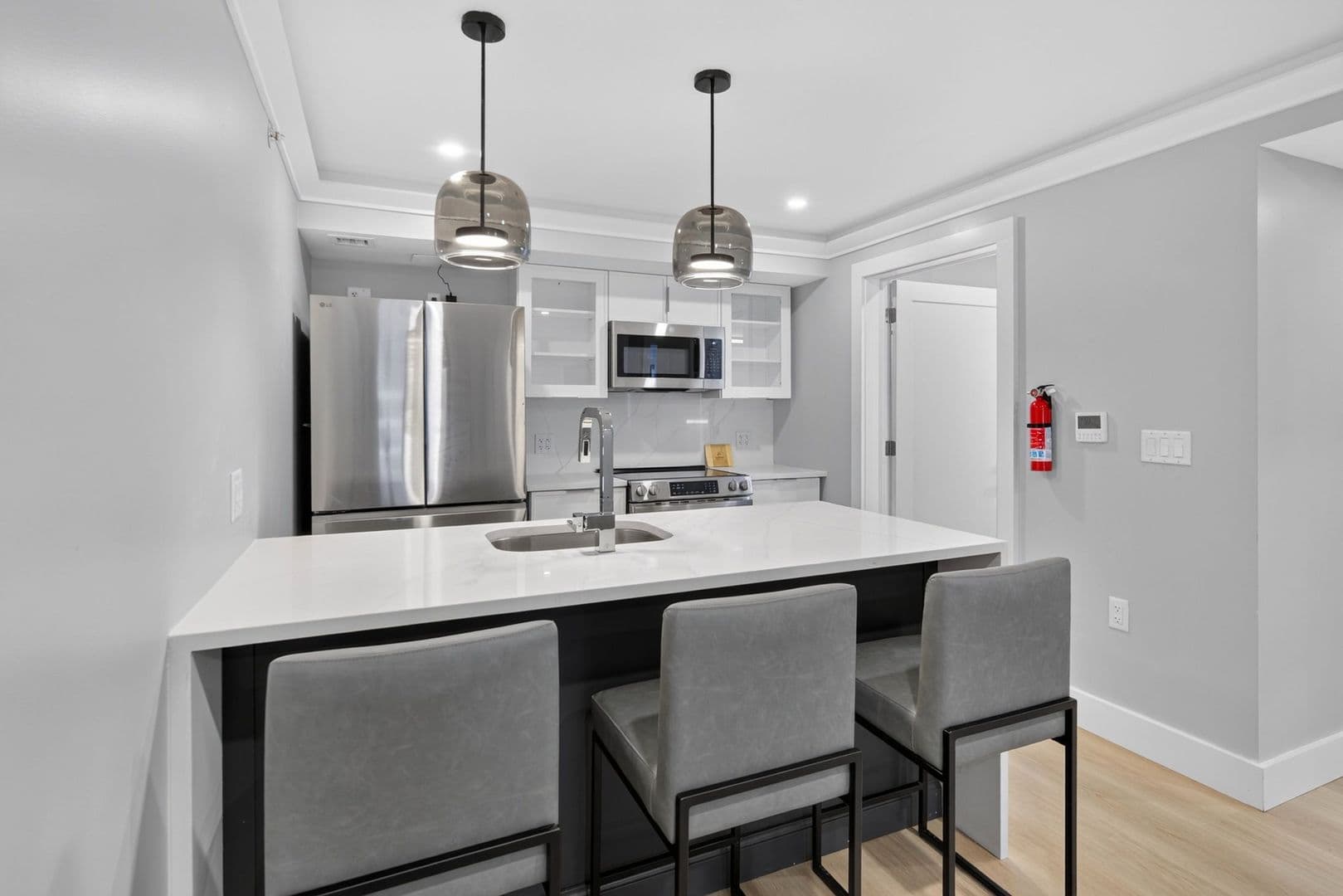 The Summit at 201 Oak Avenue 2 of 10